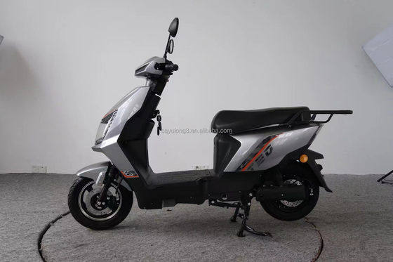 Motocicletta elettrica ad alta velocità da 800W 48v 60v con caratteristiche personalizzate e freno a disco