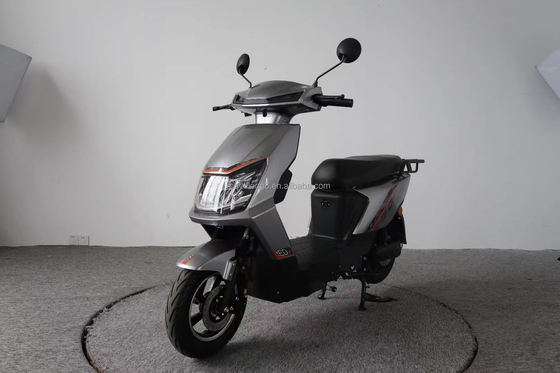 Motocicletta elettrica ad alta velocità da 800W 48v 60v con caratteristiche personalizzate e freno a disco