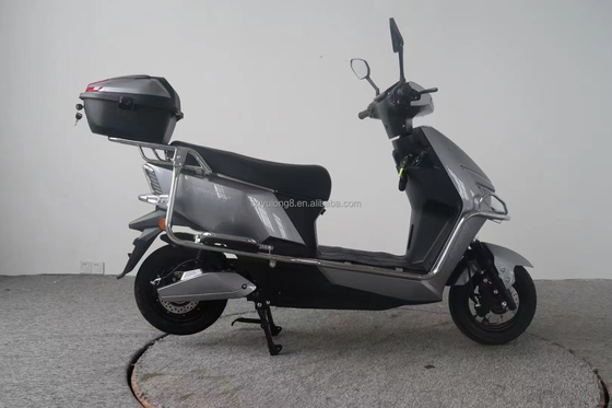 Motocicletta elettrica ad alta velocità da 800W 48v 60v con caratteristiche personalizzate e freno a disco